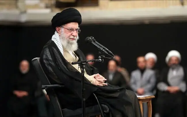بخوانید | رهبر انقلاب شجاعانه با یک جمله آمریکایی ها و دشمنان ایران را با خاک یکسان کرد