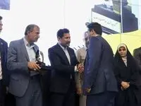 در همایش تجلیل از صنعتگران و معدنکاران نمونه استان هرمزگان اتفاق افتاد؛ تقدیر از شرکت فولاد هرمزگان به عنوان واحد صنعتی نمونه استانی