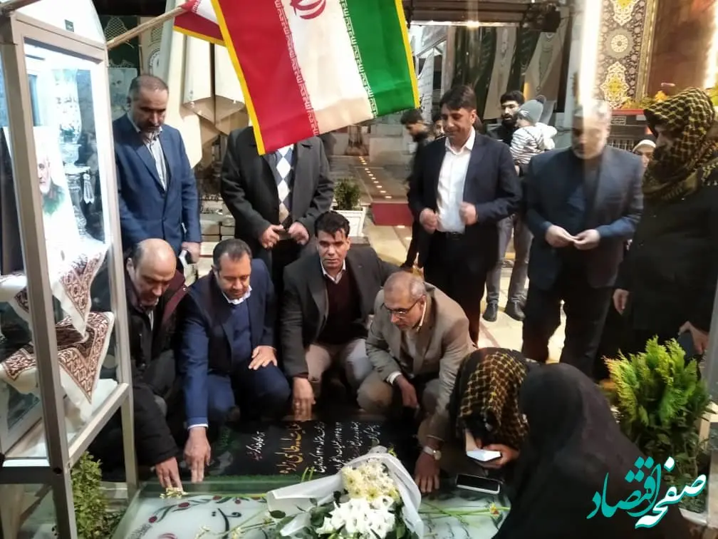 ادای احترام مدیرعامل سازمان اموال تملیکی به شهید سلیمانی