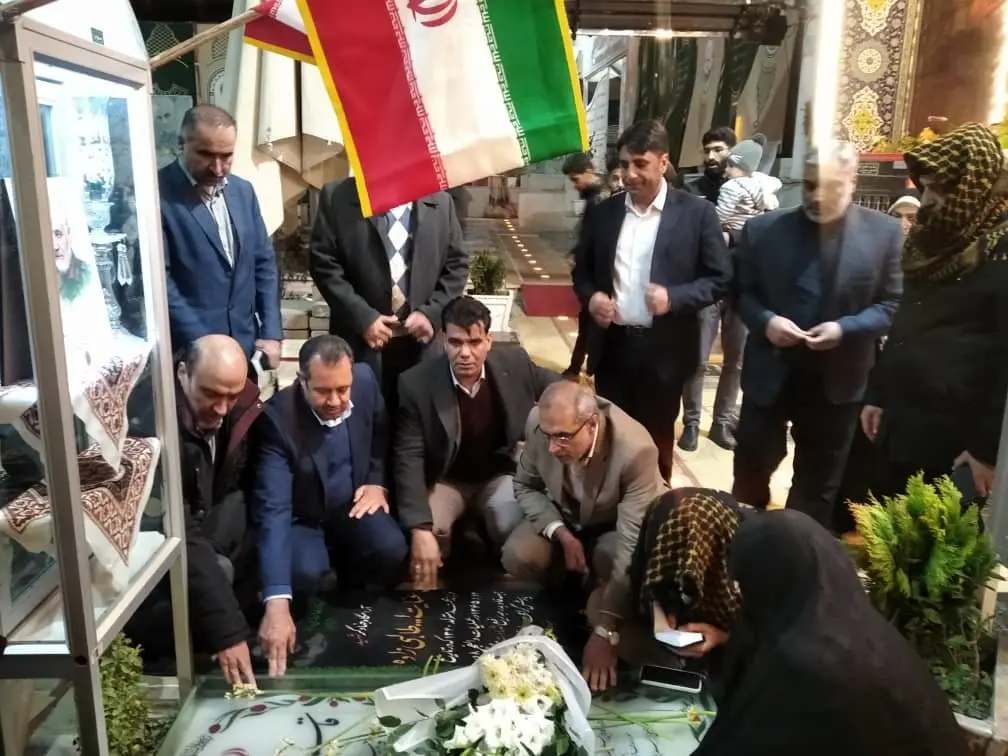 ادای احترام مدیرعامل سازمان اموال تملیکی به شهید سلیمانی